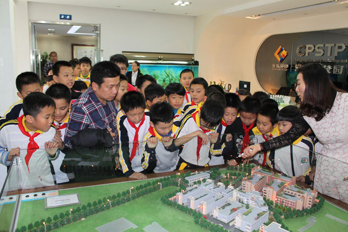 常平鎮青少年科技活動周，板石小學師生到常平科技園參觀