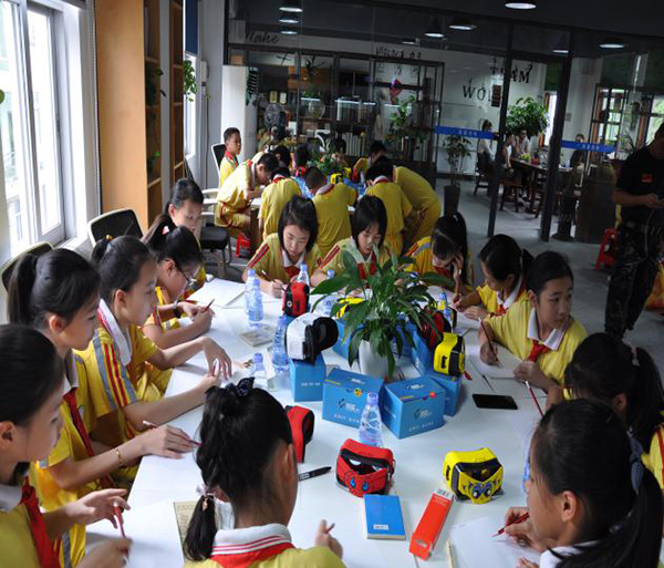 深藍光電科技有限公司在常平科技園舉辦VR課程 深藍光電科技有限公司在常平科技園舉辦VR課程