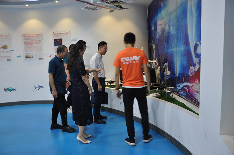 東莞市謝崗鎮委委員劉俊全一行蒞臨金美科技園參觀交流